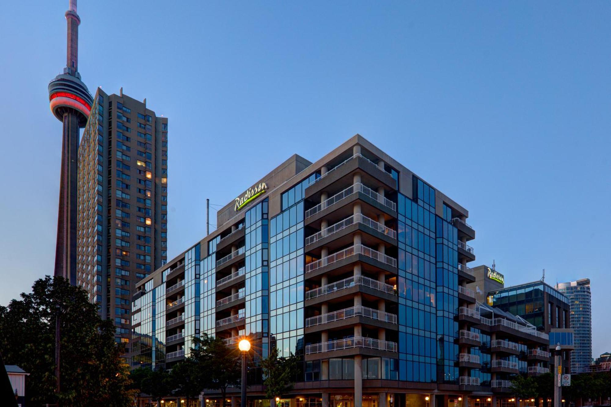 Radisson Blu Toronto Downtown Hotel Exterior photo