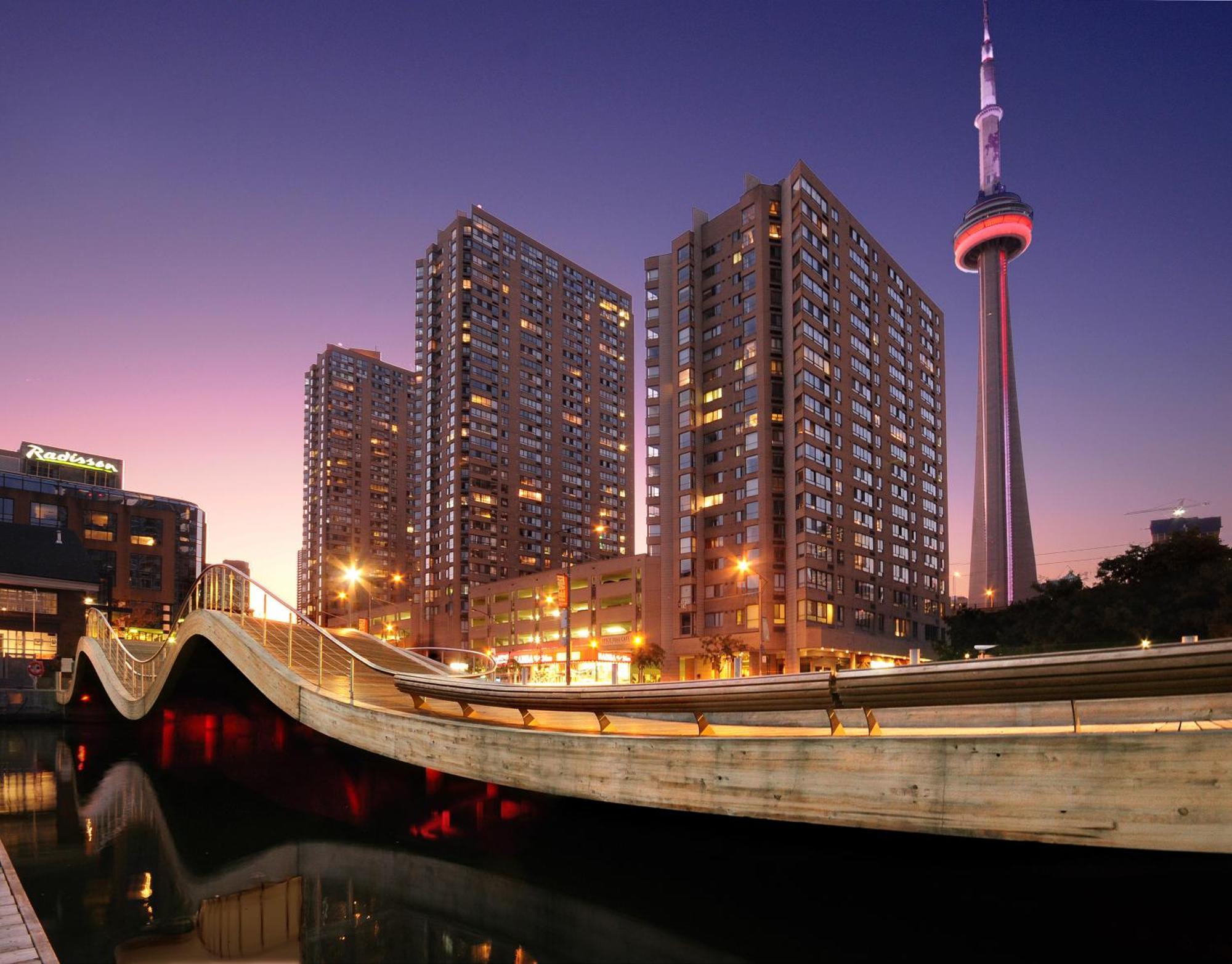Radisson Blu Toronto Downtown Hotel Exterior photo
