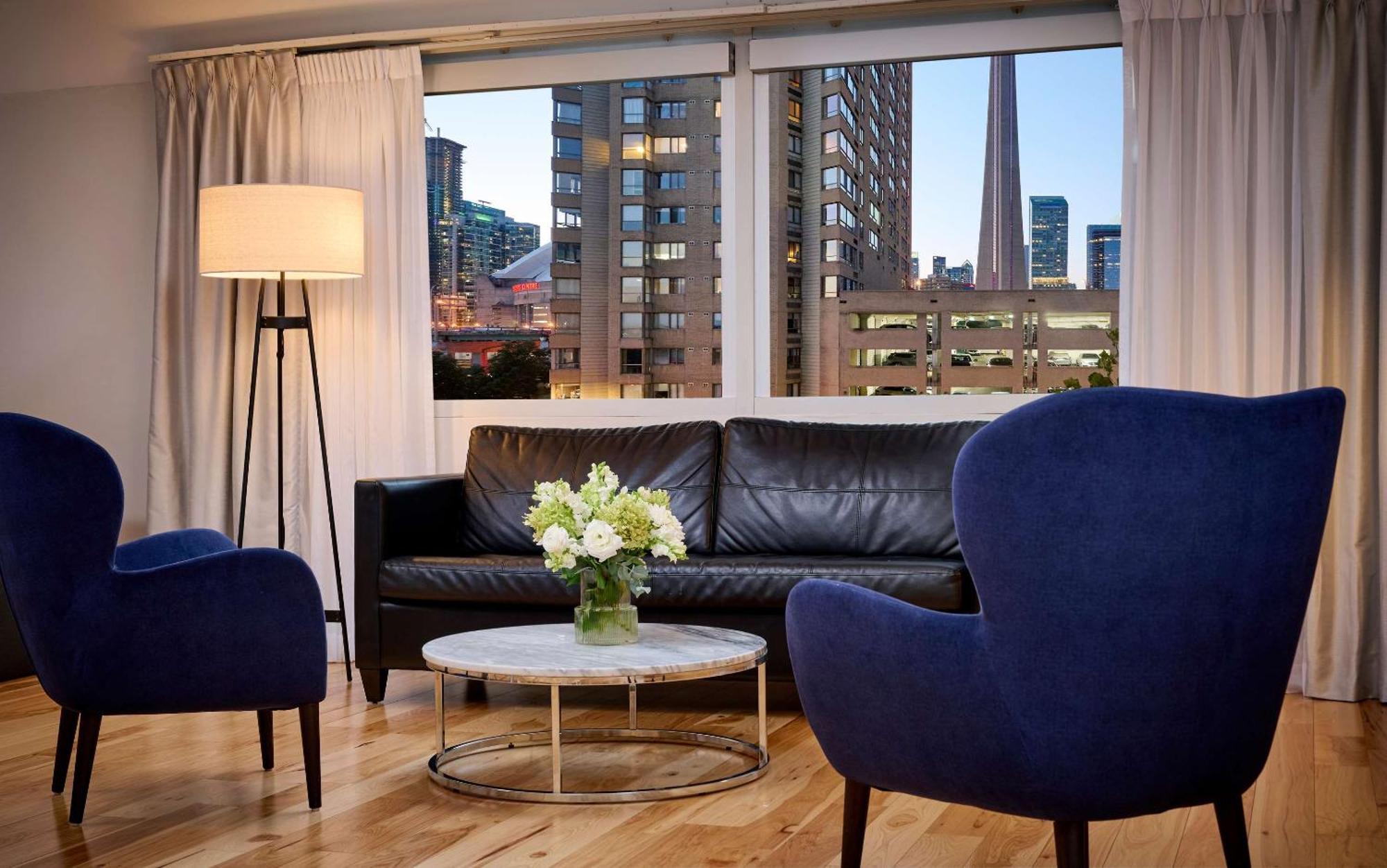 Radisson Blu Toronto Downtown Hotel Exterior photo